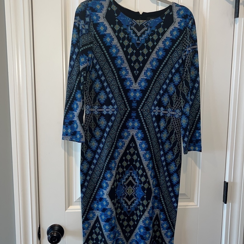 FLATTERING slimming 3/4 sleeve dress Karen Kane size L cross-stitch print - Picture 2 of 13